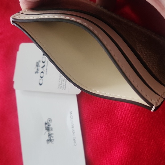 NWT Coach Credit Card Holder - Picture 4 of 4